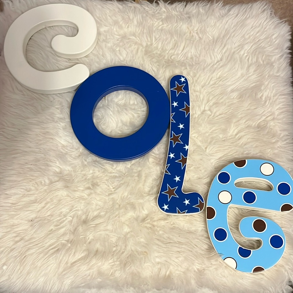 “Cole” wall letter decor